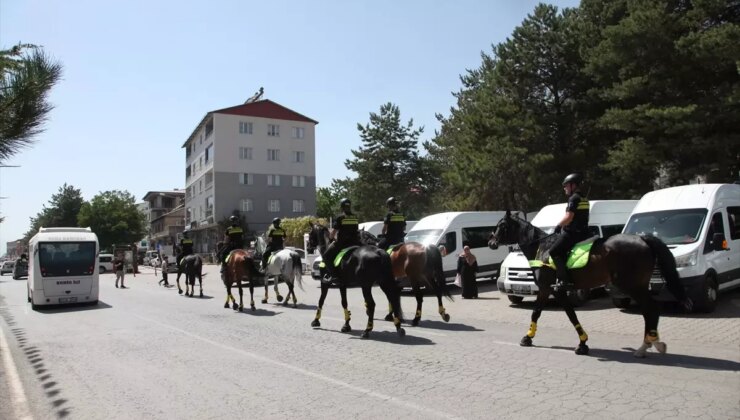 Ahlat’ta Malazgirt Zaferi İçin Atlı Polisler Devriye Geziyor