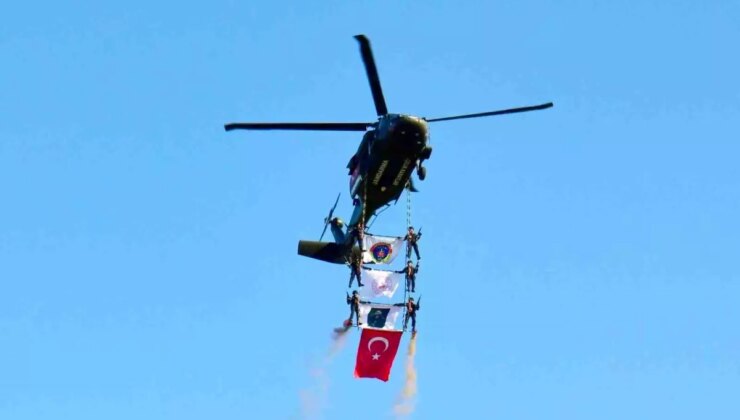 Ahlat’ta Malazgirt Zaferi Kutlamalarında Helikopter Gösterisi