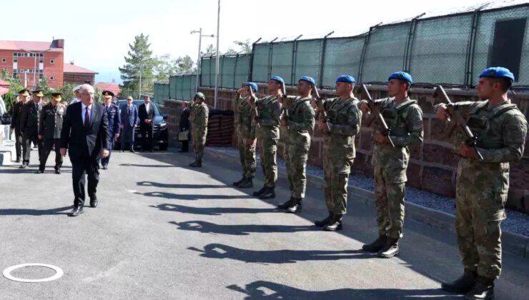Bakan Güler Ahlat Komando Taburunu Ziyaret Etti