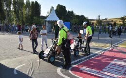 Malazgirt Zaferi kutlamalarına katılan çocuklara trafik eğitimi verildi