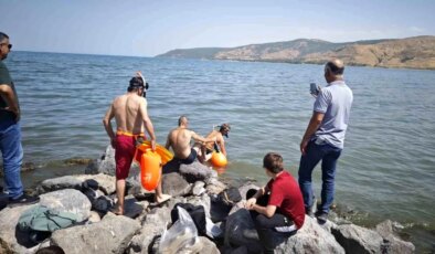 Tatvan’da 3 Yüzücü, Zafer Bayramı’nda Van Gölü’nde 6 Kilometer Kulaç Attı