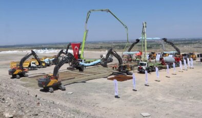 Zengezur Koridoru için tarihi adım: Kars-Iğdır-Aralık-Dilucu Demiryolu Hattı’nın temeli atıldı