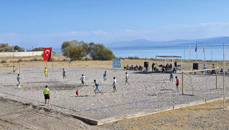 Adilcevaz’da 2025 Plaj Futbolu Ligi Etap Müsabakaları Başladı