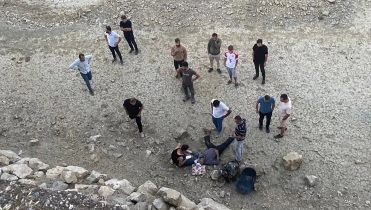 Bitlis’te Tarım Aracının Bariyere Çarpması Sonucu Sürücü Yaralandı