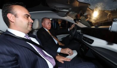 Cumhurbaşkanı Erdoğan yeni TOGG T10F ile Dolmabahçe’de test sürüşü yaptı