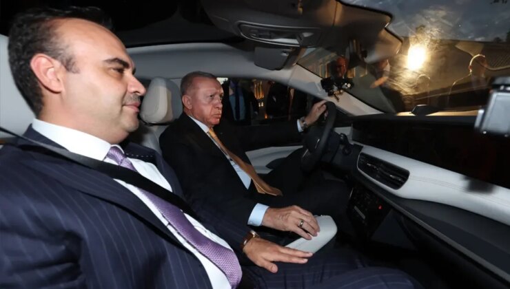 Cumhurbaşkanı Erdoğan yeni TOGG T10F ile Dolmabahçe’de test sürüşü yaptı
