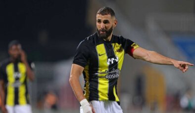 Jose Mourinho Karim Benzema’yı Benfica’ya istiyor!
