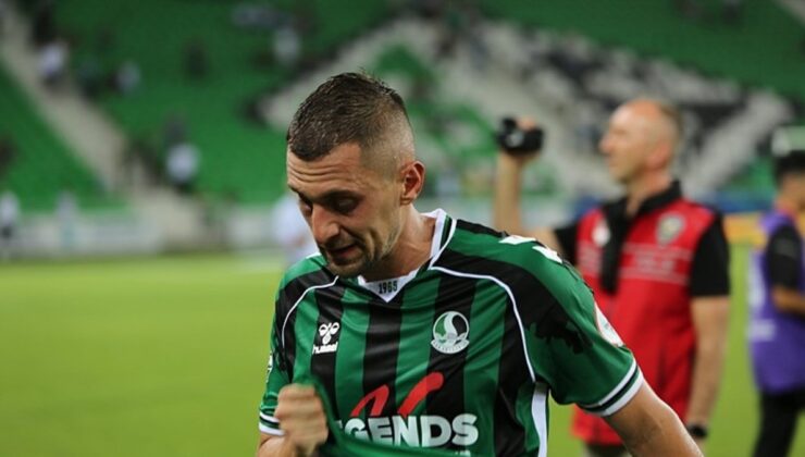 Sakaryaspor’da Burak Altıparmak’tan flaş paylaşım! Kadro dışı kalmıştı