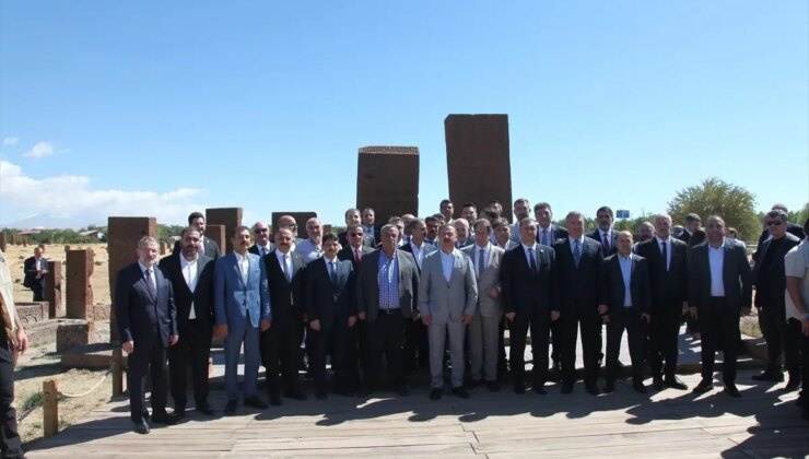 Yavuz Ağıralioğlu Ahlat’ta Ziyaretlerde Bulundu