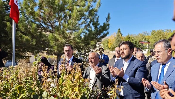 Adilcevazlı şehit Mahmut İkibeş kabri başında anıldı