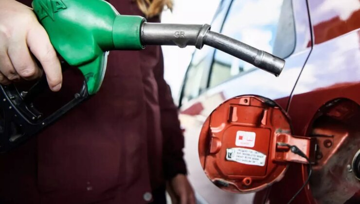 Benzine gece yarısı 1 lira 14 kuruşluk zam