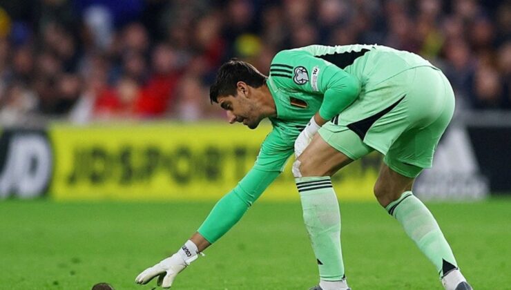 Galler-Belçika maçında eğlenceli anlar! Courtouis fareye karşı düelloyu kaybetti