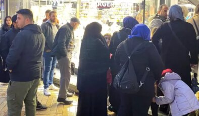 Kuyumcuların önünde altın kuyruğu
