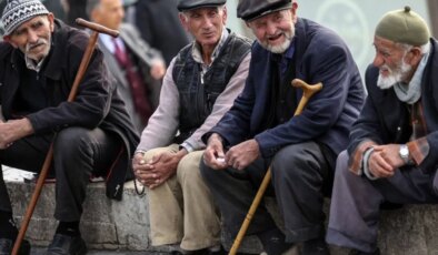 Milyonlarca emekliyi kara kara düşündürecek kararın eli kulağında