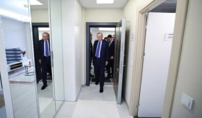 Yüzyılın Konut Projesi’nin detaylarını açıklayan Cumhurbaşkanı Erdoğan, örnek daireyi inceledi