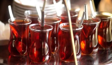 Çayın yanında getirdikleri limona bile para istediler