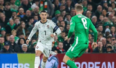 Cristiano Ronaldo kırmızı kart gördü, İrlanda evinde Portekiz’i devirdi!