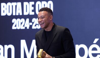 Mbappe, ’Avrupa Altın Ayakkabı’ ödülünü aldı