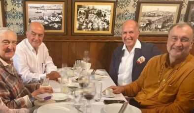 Murat Ülker ve Rahmi Koç’un mütevazı akşam yemeği! Masadaki detay dikkatlerden kaçmadı