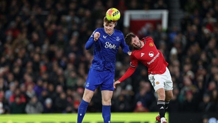 Premier Lig’deki olaylı gecede Everton, Manchester United’a karşı galip!