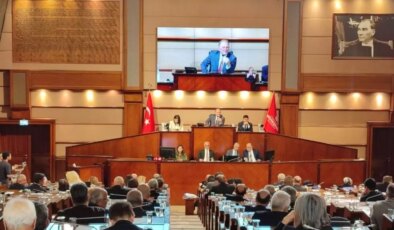 Tansiyon bir anda yükseldi! İBB Meclisi’nde "iddianame" gerginliği
