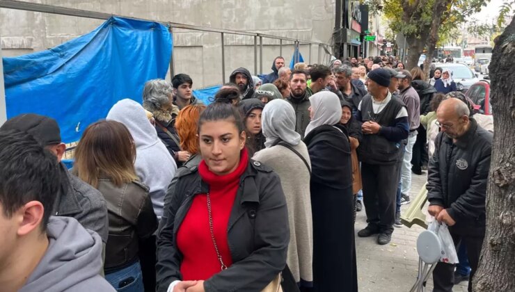 ‘Yüzyılın Konut Projesi’ne başvuru yapmak isteyenler yüzlerce metre kuyruk oluşturdu