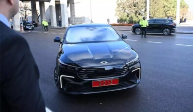 Bakan Kacır bütçe görüşmelerine Togg’un yeni modeli T10F ile geldi