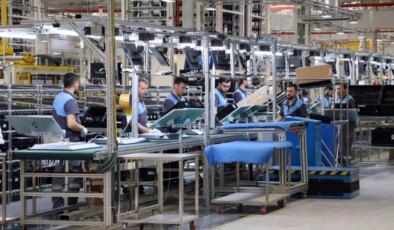 Bu fabrikadaki maaşlar dudak uçuklatır! İşçilere yüzde 100 zam