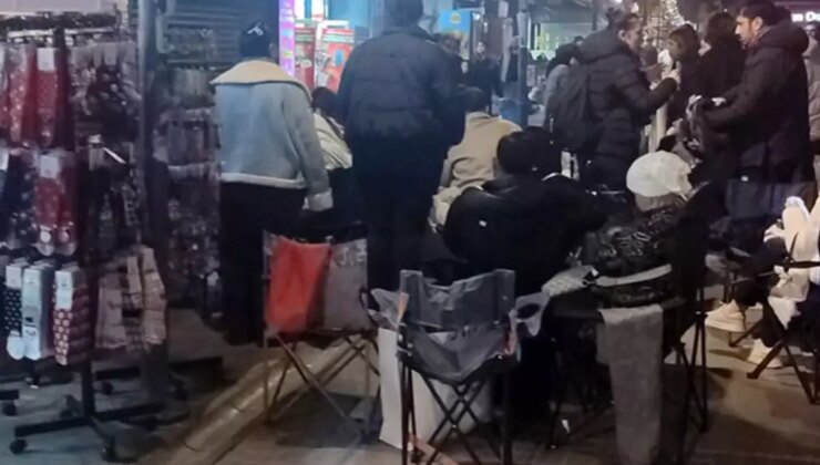 İndirim uykuyu kaçırdı, sandalye ve battaniyesini alan kuyruğa girdi