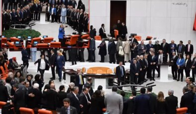 Meclis’te ender görülecek bir an: CHP’li vekilin hareketi AK Partili vekillerden alkış aldı