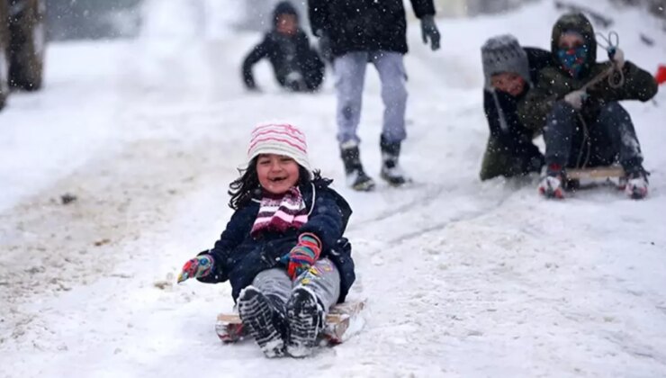 Mevsimin ilk kar tatili haberleri geldi! 12 ilde eğitime ara