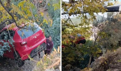 Patlayan su borusu yolda göçüğe neden oldu! Taşan su otomobili bahçeye sürükledi