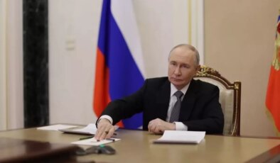 Putin’den Maduro’ya destek telefonu