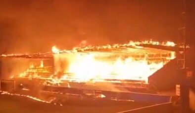 Takımları küme düşünce taraftarlar stadı ateşe verdi!