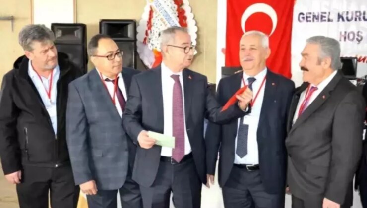 30 yıldır başkanlık yapıyordu! Yine seçildi