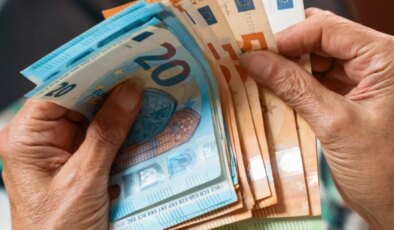 Bulgaristan bugün euroya geçti, gözler direnen diğer ülkelere çevrildi