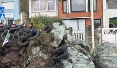 Fransız çiftçilerden sert protesto: Bu kez Macron’un evinin önü hedefte