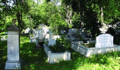 Ölülerden çalıp sattıklarıyla krallar gibi yaşamış! Rakam dudak uçuklatır