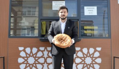 Adilcevaz’da halk ekmek büfelerinde ramazan pideleri satışa sunuldu