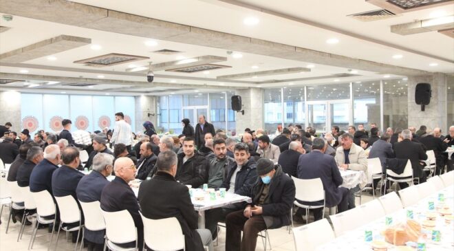 Ahlat’ta iftar programı düzenlendi