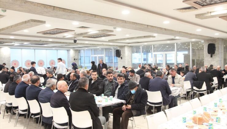 Ahlat’ta iftar programı düzenlendi