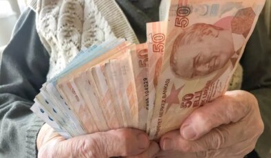 AK Parti’den bayram ikramiyesine zam bekleyen emeklileri üzen açıklama