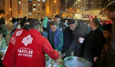 Bitlis’te Kadir Gecesi’nde yaklaşık 6 bin kişiye salep ikram edildi