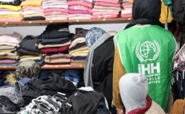 Güroymak’ta çocuklara bayramlık kıyafet desteği