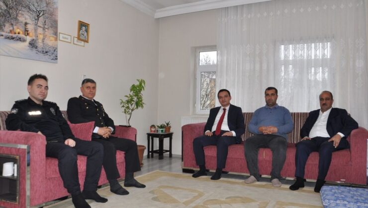 Hizan Kaymakamı Bilgin, şehit ailelerini ziyaret etti