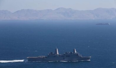 Hürmüz Boğazı’nda alarm, tanker trafiği durdu, 700’ü aşkın gemi beklemede