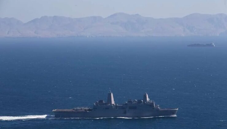 Hürmüz Boğazı’nda alarm, tanker trafiği durdu, 700’ü aşkın gemi beklemede