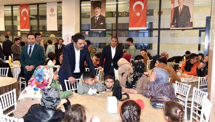 İpekyolu Kaymakamı Gilan vatandaşlarla iftar sofrasında buluştu