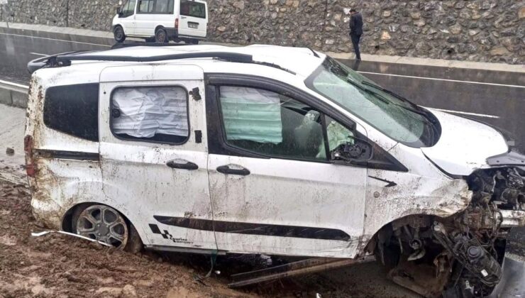 Kamyonetin takla atmasıyla aynı aileden 5 kişi yaralandı