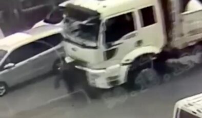 Kamyonun çarptığı yaşlı adam ağır yaralandı